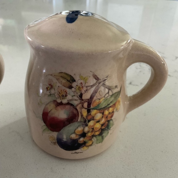 Signed Casey Pottery Marshall, TX USA Salt & Pepper Shakers w/Fruit,Great Shape - Picture 2 of 12